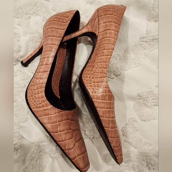 Via Spiga Blush Pink Faux Croc Pointed Heels- 8M - Picture 5 of 16